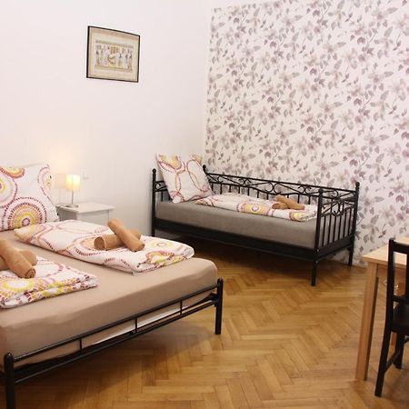 Central Prague Wenceslas Square Apartments Екстериор снимка