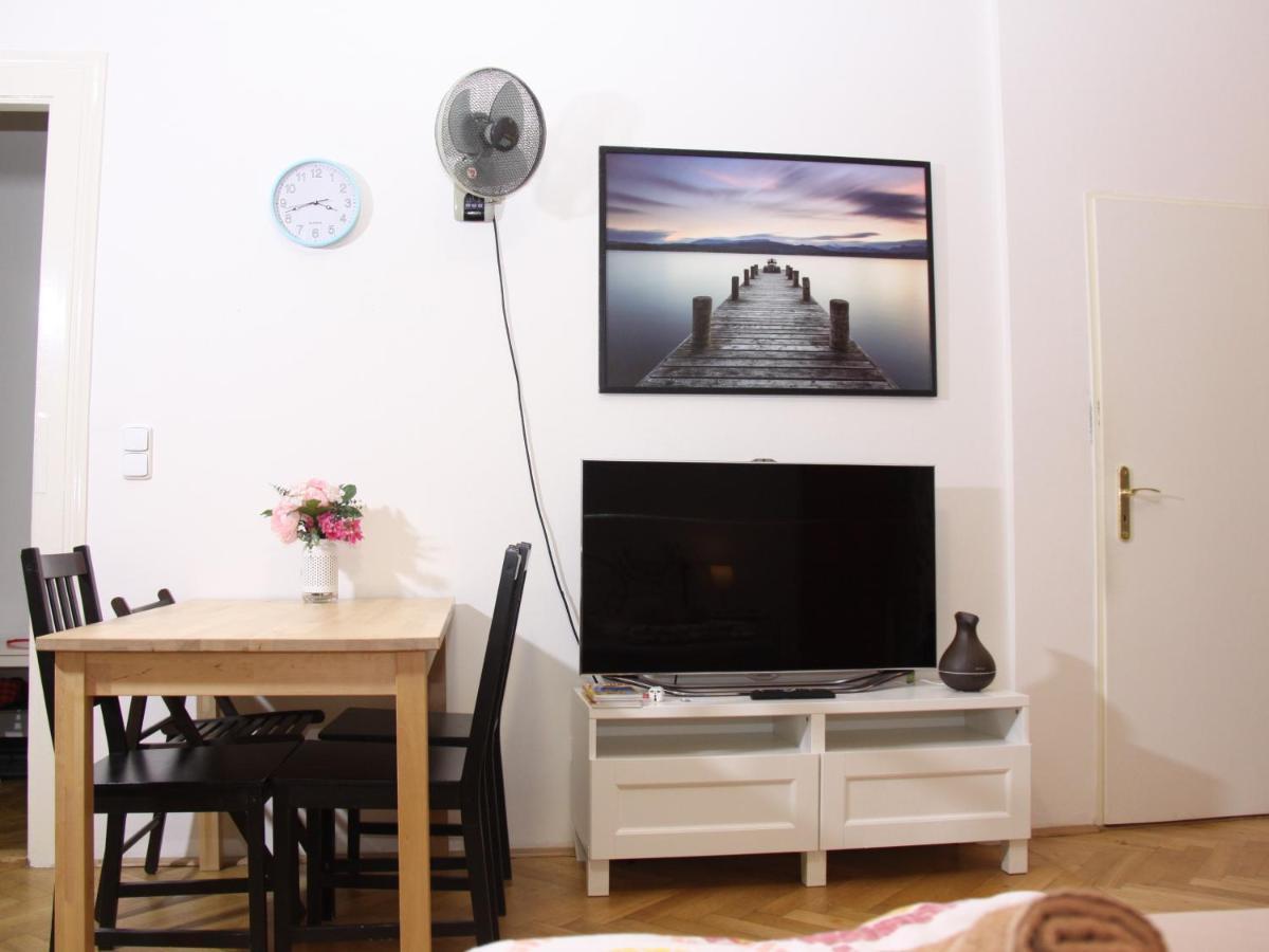Central Prague Wenceslas Square Apartments Екстериор снимка