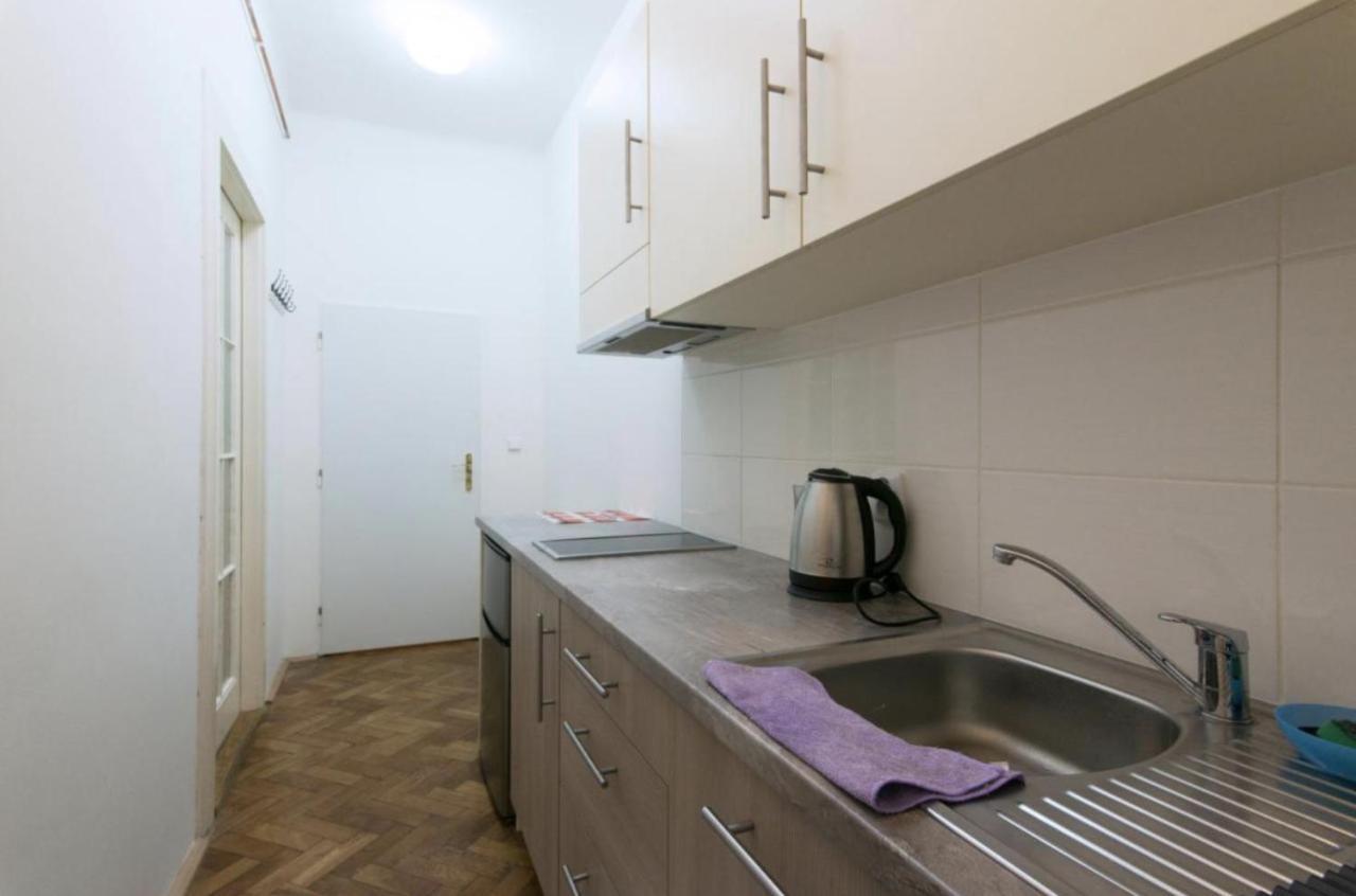 Central Prague Wenceslas Square Apartments Екстериор снимка